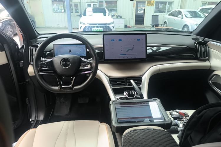 Used BYD Song Pro New Energy 2023 Champion Edition DM-i 110KM Beyond Model Center Console