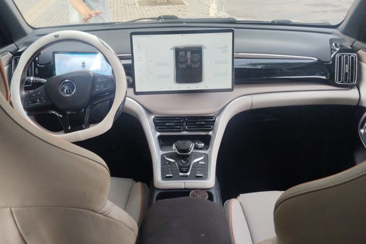 Used BYD Song Pro New Energy 2023 Champion Edition DM-i 110KM Excellence Model Center Console