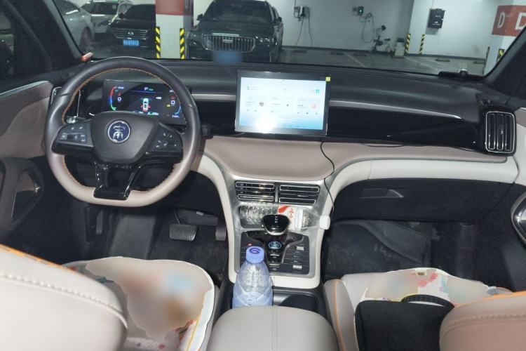 Used BYD Song Pro New Energy 2023 Champion Edition DM-i 71KM Navigation Model Center Console