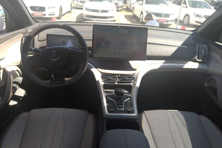 Used BYD Song Pro New Energy 2023 Champion Edition DM-i 110KM Excellence Model Center Console