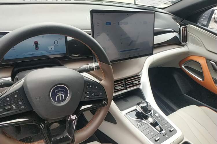 Used BYD Song Pro New Energy 2023 Champion Edition DM-i 110KM Excellence Model Center Console