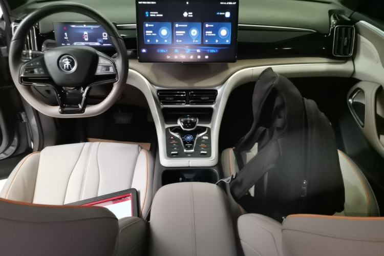 Used BYD Song Pro New Energy 2023 Champion Edition DM-i 110KM Excellence Model Center Console