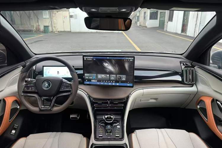 Used BYD Song Pro New Energy 2023 Champion Edition DM-i 110KM Excellence Model Center Console