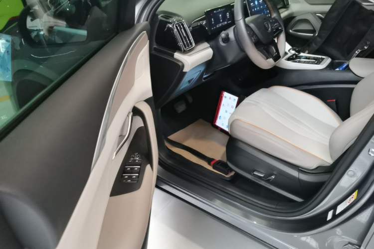 Used BYD Song Pro New Energy 2023 Champion Edition DM-i 110KM Excellence Model Driver Seat