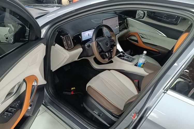Used BYD Song Pro New Energy 2023 Champion Edition DM-i 110KM Excellence Model Driver Seat