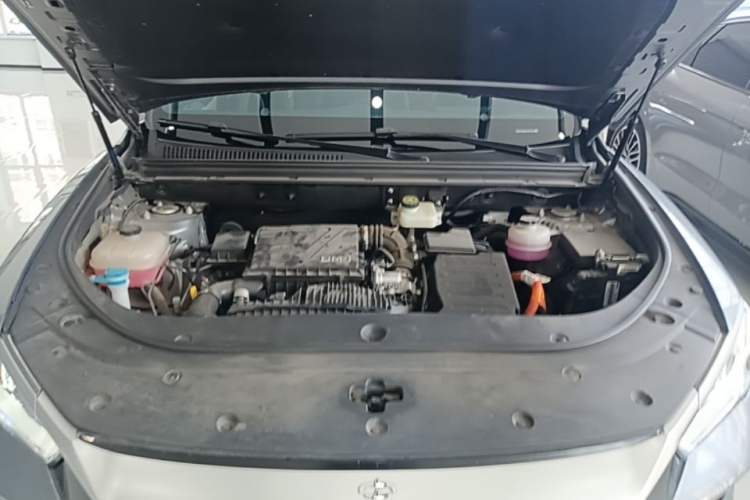 Used BYD Song Pro New Energy 2023 Champion Edition DM-i 110KM Beyond Model Engine Bay