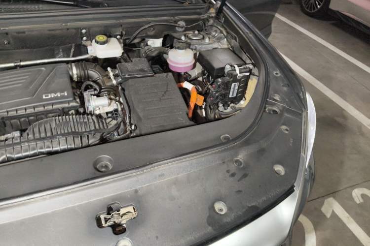 Used BYD Song Pro New Energy 2023 Champion Edition DM-i 71KM Navigation Model Engine Bay Left