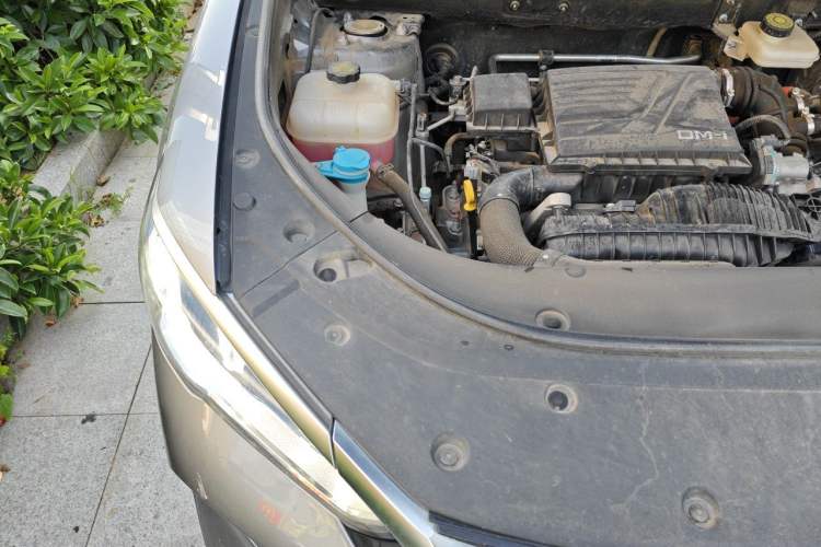 Used BYD Song Pro New Energy 2023 Champion Edition DM-i 71KM Navigation Model Engine Bay Right