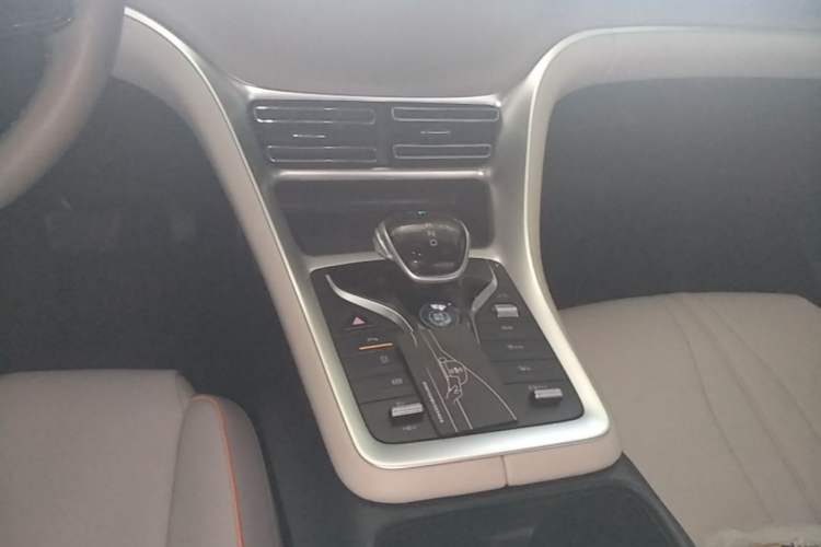 Used BYD Song Pro New Energy 2023 Champion Edition DM-i 71KM Navigation Model Gear Lever