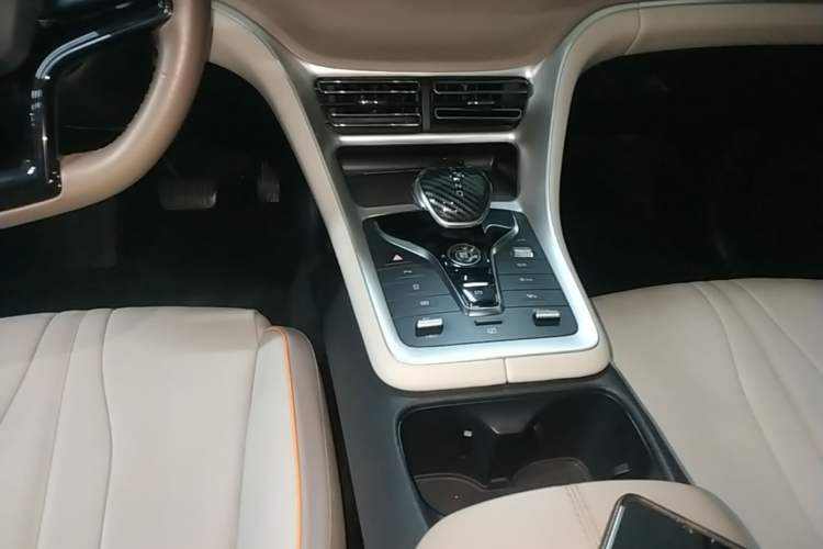 Used BYD Song Pro New Energy 2023 Champion Edition DM-i 110KM Beyond Model Gear Lever