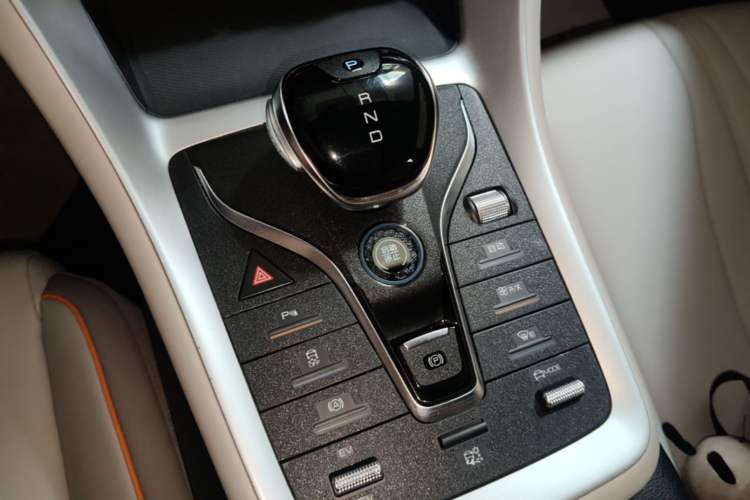 Used BYD Song Pro New Energy 2023 Champion Edition DM-i 71KM Navigation Model Gear Lever