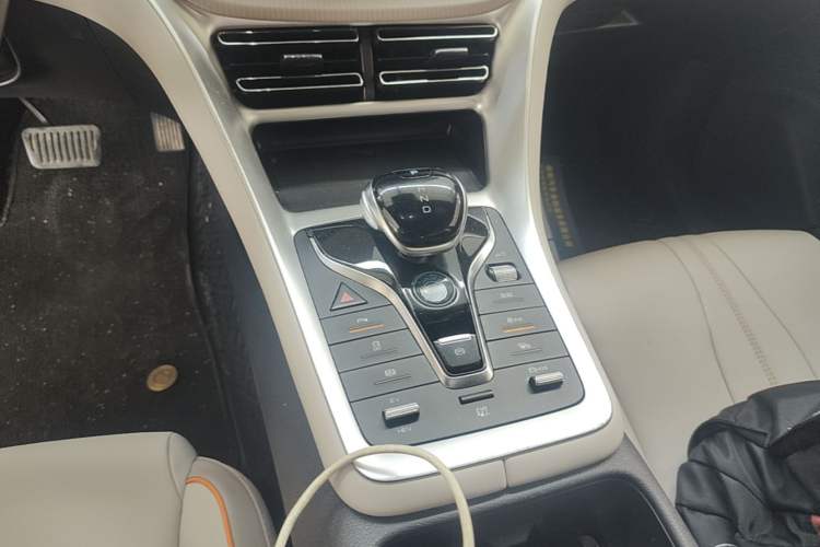Used BYD Song Pro New Energy 2023 Champion Edition DM-i 110KM Beyond Model Gear Lever