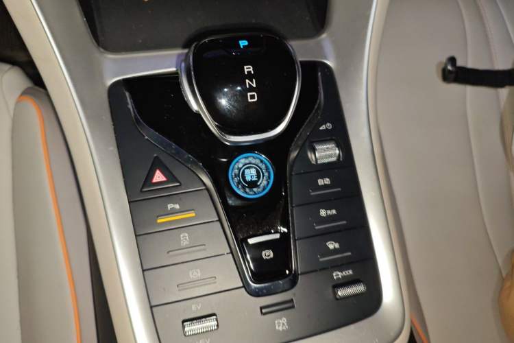 Used BYD Song Pro New Energy 2023 Champion Edition DM-i 71KM Beyond Model Gear Lever