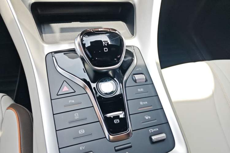 Used BYD Song Pro New Energy 2023 Champion Edition DM-i 110KM Beyond Model Gear Lever