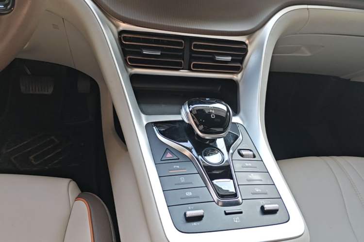 Used BYD Song Pro New Energy 2023 Champion Edition DM-i 110KM Beyond Model Gear Lever