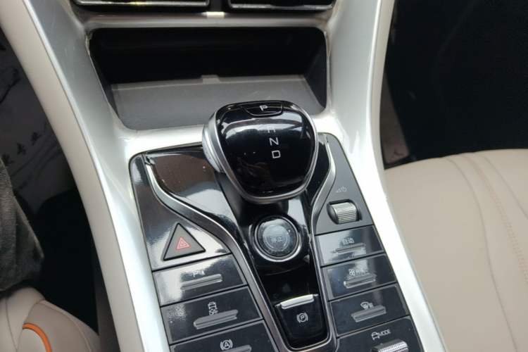 Used BYD Song Pro New Energy 2023 Champion Edition DM-i 71KM Beyond Model Gear Lever
