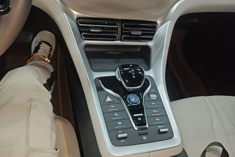 Used BYD Song Pro New Energy 2023 Champion Edition DM-i 110KM Excellence Model Gear Lever