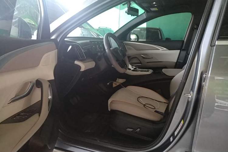 Used BYD Song Pro New Energy 2023 Champion Edition DM-i 71KM Navigation Model Left Front Seat