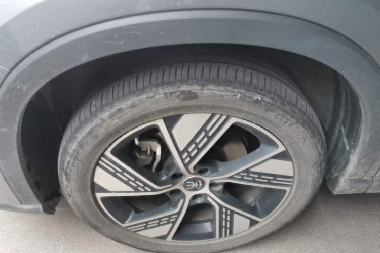 Used BYD Song Pro New Energy 2023 Champion Edition DM-i 110KM Excellence Model Left Front Wheel Hub