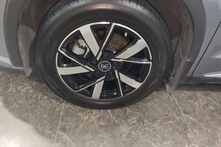 Used BYD Song Pro New Energy 2023 Champion Edition DM-i 110KM Beyond Model Left Front Wheel Hub