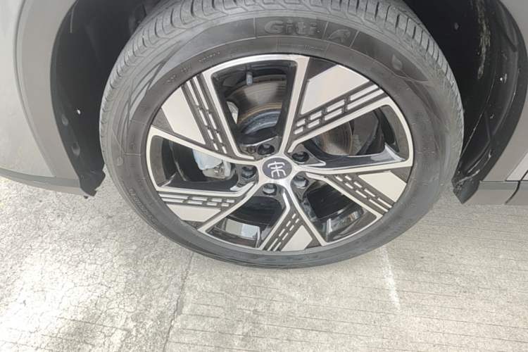 Used BYD Song Pro New Energy 2023 Champion Edition DM-i 110KM Excellence Model Left Front Wheel Hub