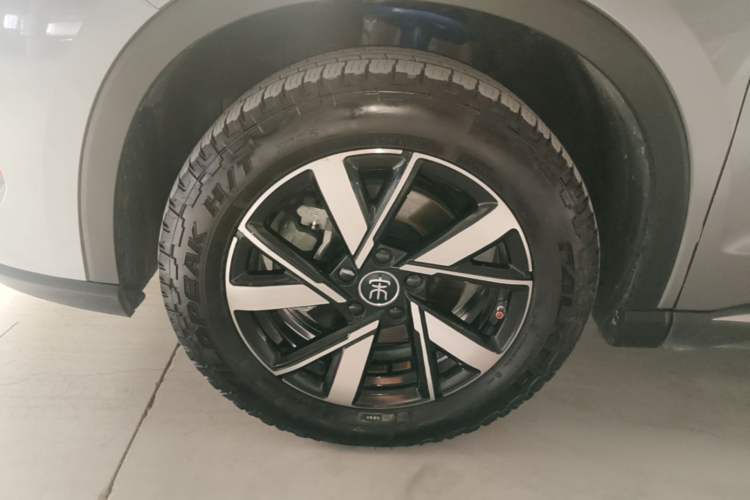 Used BYD Song Pro New Energy 2023 Champion Edition DM-i 71KM Navigation Model Left Front Wheel Hub