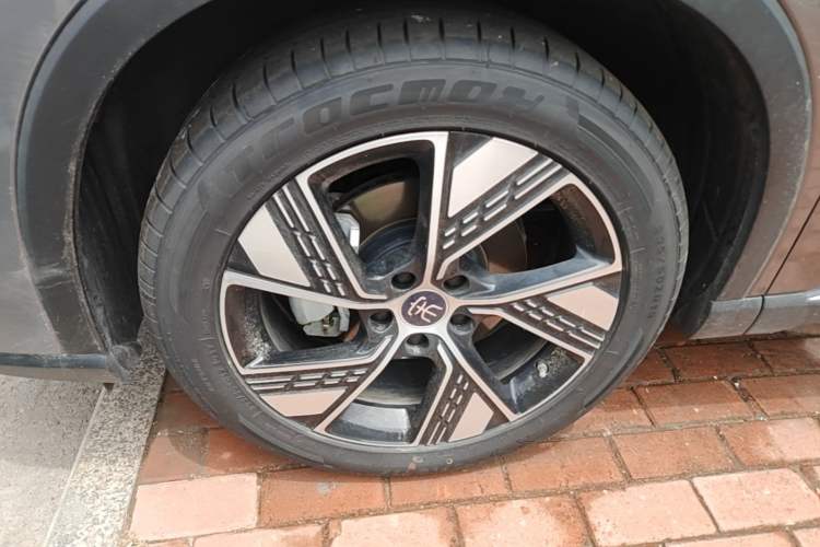 Used BYD Song Pro New Energy 2023 Champion Edition DM-i 110KM Excellence Model Left Front Wheel Hub