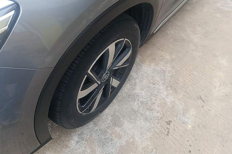 Used BYD Song Pro New Energy 2023 Champion Edition DM-i 110KM Beyond Model Left Front Wheel Hub