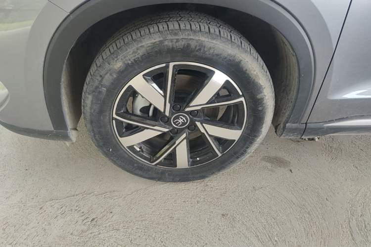 Used BYD Song Pro New Energy 2023 Champion Edition DM-i 110KM Beyond Model Left Front Wheel Hub