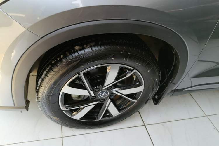 Used BYD Song Pro New Energy 2023 Champion Edition DM-i 71KM Beyond Model Left Front Wheel Hub