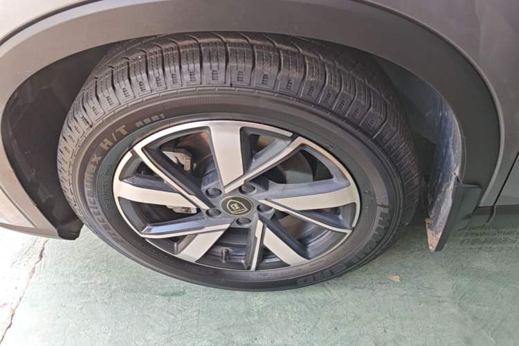 Used BYD Song Pro New Energy 2023 Champion Edition DM-i 110KM Beyond Model Left Front Wheel Hub