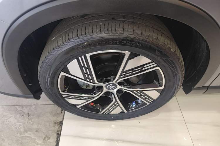 Used BYD Song Pro New Energy 2023 Champion Edition DM-i 110KM Excellence Model Left Front Wheel Hub