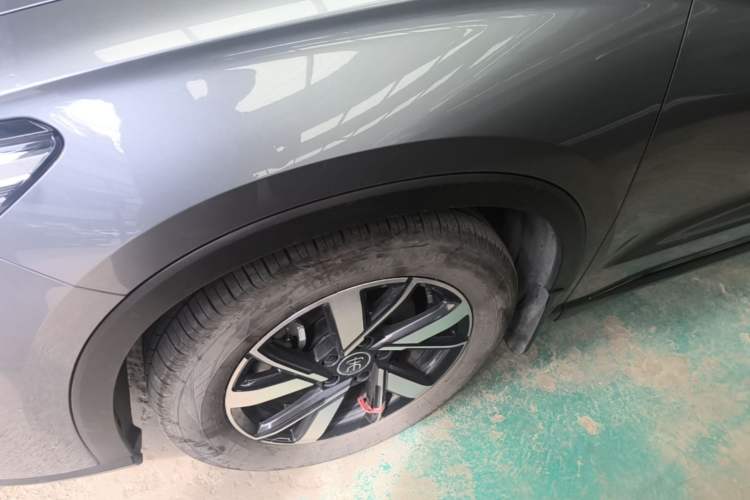 Used BYD Song Pro New Energy 2023 Champion Edition DM-i 110KM Beyond Model Left Front Wheel Hub