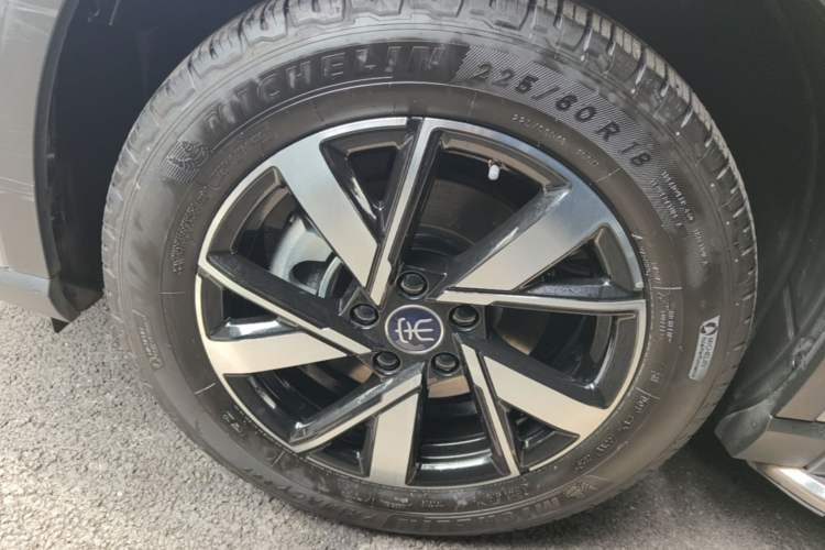 Used BYD Song Pro New Energy 2023 Champion Edition DM-i 71KM Beyond Model Left Front Wheel Hub