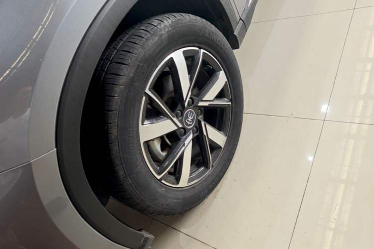 Used BYD Song Pro New Energy 2023 Champion Edition DM-i 110KM Beyond Model Left Front Wheel Hub