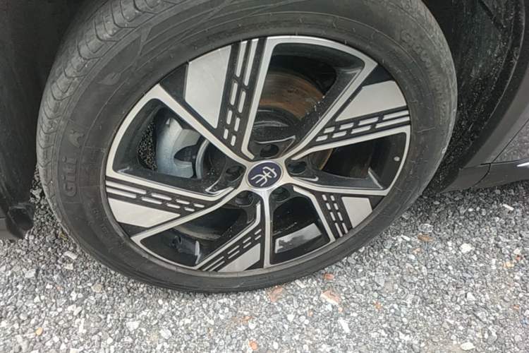 Used BYD Song Pro New Energy 2023 Champion Edition DM-i 110KM Excellence Model Left Front Wheel Hub