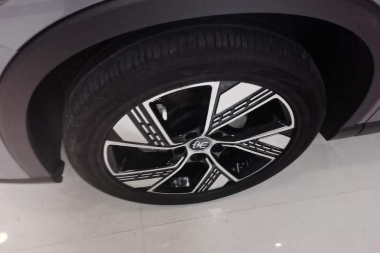 Used BYD Song Pro New Energy 2023 Champion Edition DM-i 110KM Excellence Model Left Front Wheel Hub