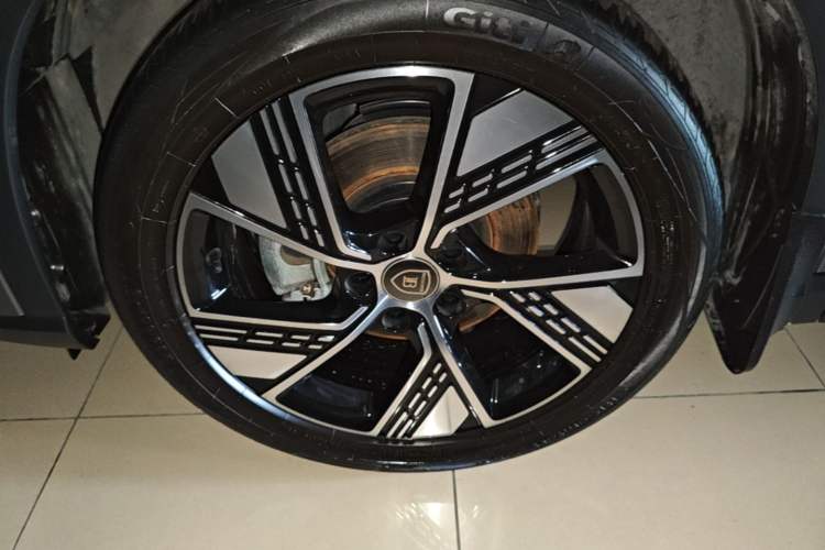 Used BYD Song Pro New Energy 2023 Champion Edition DM-i 110KM Excellence Model Left Front Wheel Hub