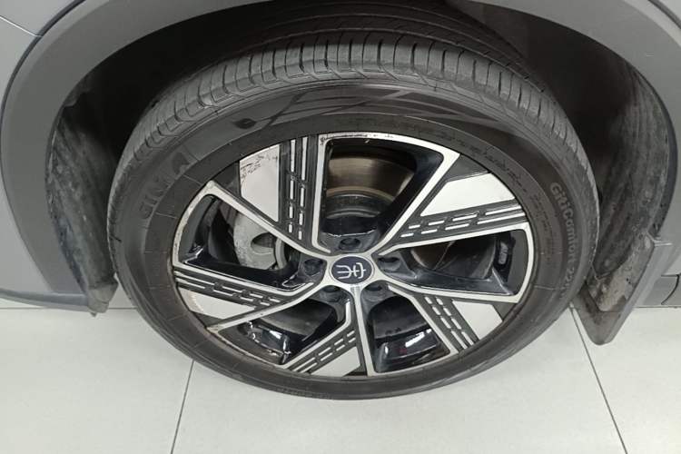 Used BYD Song Pro New Energy 2023 Champion Edition DM-i 110KM Excellence Model Left Front Wheel Hub
