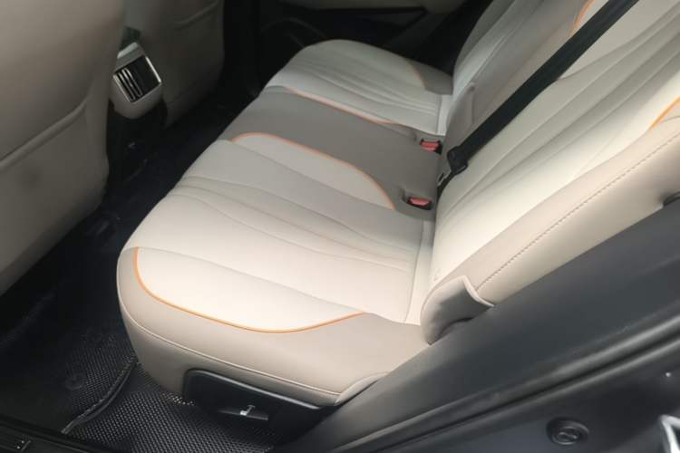 Used BYD Song Pro New Energy 2023 Champion Edition DM-i 110KM Beyond Model Left Rear Seat