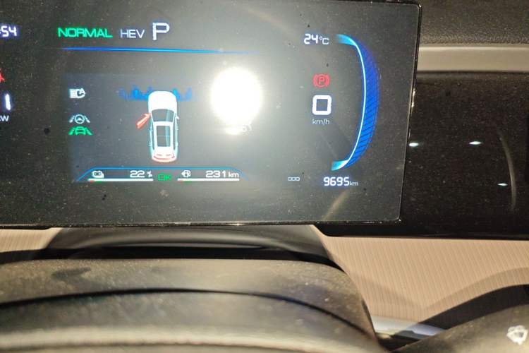 Used BYD Song Pro New Energy 2023 Champion Edition DM-i 71KM Beyond Model Odometer Close Up