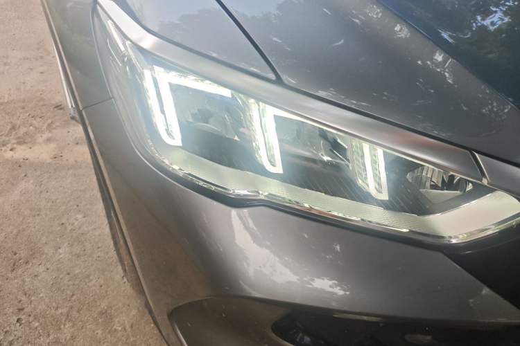 Used BYD Song Pro New Energy 2023 Champion Edition DM-i 110KM Excellence Model Right Front Headlight