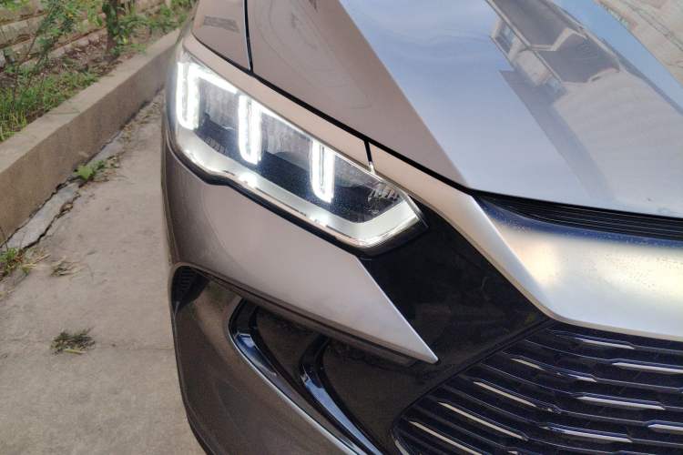 Used BYD Song Pro New Energy 2023 Champion Edition DM-i 110KM Beyond Model Right Front Headlight