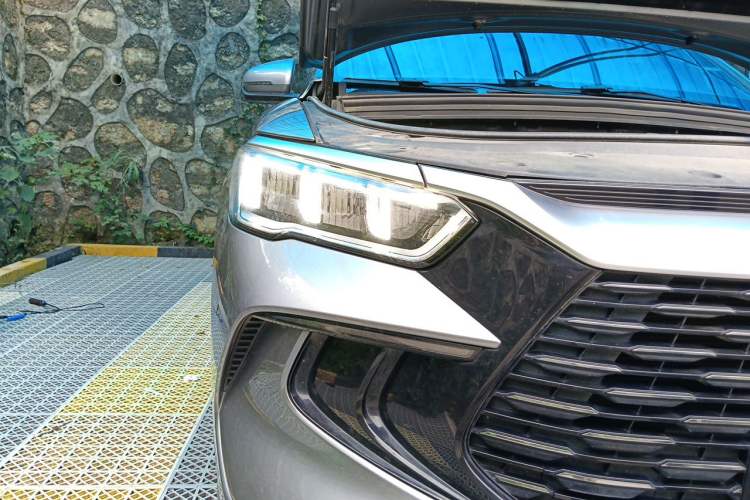 Used BYD Song Pro New Energy 2023 Champion Edition DM-i 110KM Excellence Model Right Front Headlight