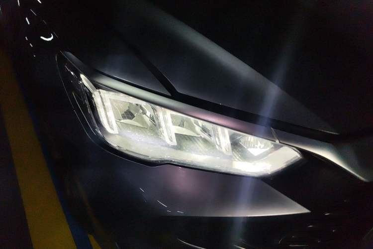 Used BYD Song Pro New Energy 2023 Champion Edition DM-i 110KM Beyond Model Right Front Headlight