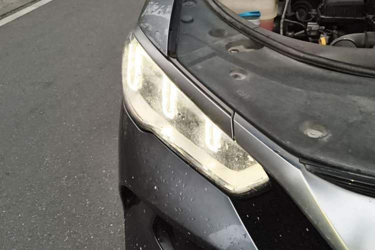 Used BYD Song Pro New Energy 2023 Champion Edition DM-i 110KM Beyond Model Right Front Headlight