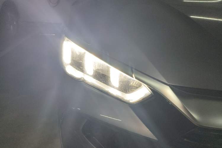 Used BYD Song Pro New Energy 2023 Champion Edition DM-i 71KM Navigation Model Right Front Headlight