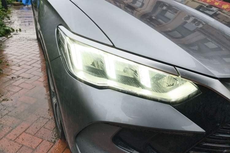 Used BYD Song Pro New Energy 2023 Champion Edition DM-i 110KM Excellence Model Right Front Headlight