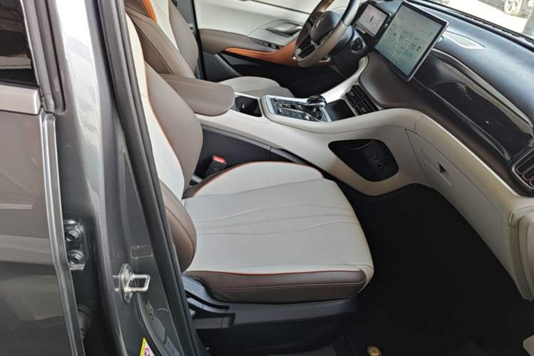 Used BYD Song Pro New Energy 2023 Champion Edition DM-i 110KM Beyond Model Right Front Seat