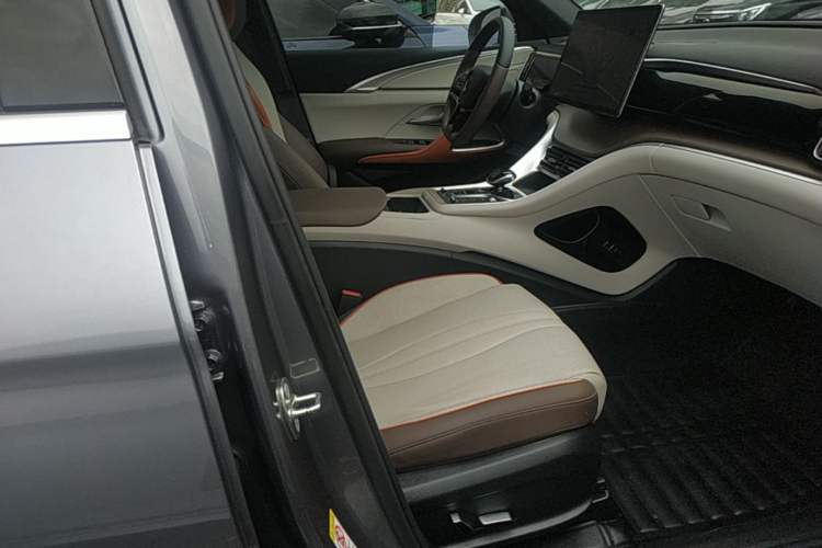 Used BYD Song Pro New Energy 2023 Champion Edition DM-i 110KM Excellence Model Right Front Seat